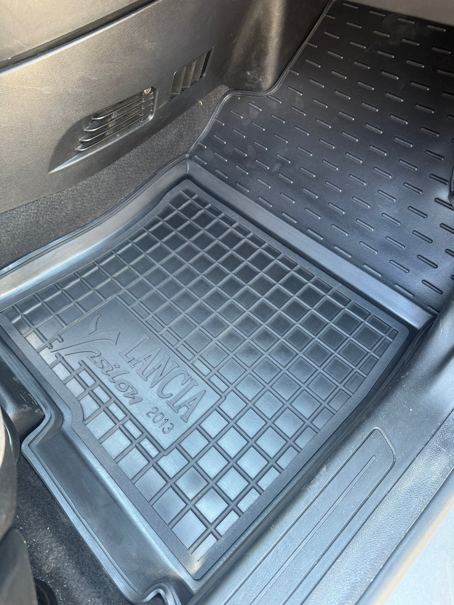 Custom-fit rubber mats for Lancia Ypsilon (2011-2025)