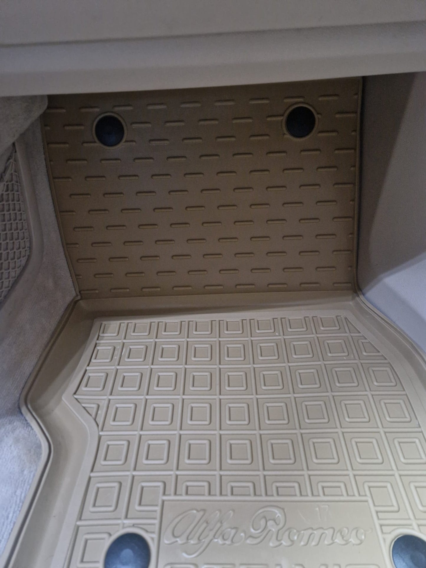 Set tappetini di gomma su musira per Alfa Romeo Stelvio (2017-oggi)