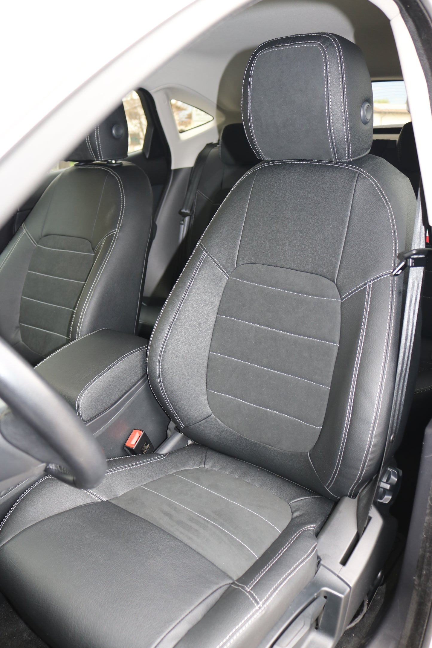 Maßgefertigte Sitzbezüge für Jaguar E-Pace (ab 2017), Lederoptik