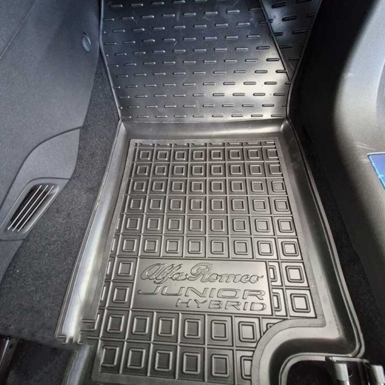 Set tappetini di gomma su misura per Alfa Romeo Junior (2024–oggi)