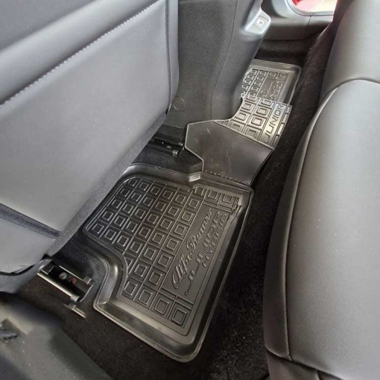 Set tappetini di gomma su misura per Alfa Romeo Junior (2024–oggi)