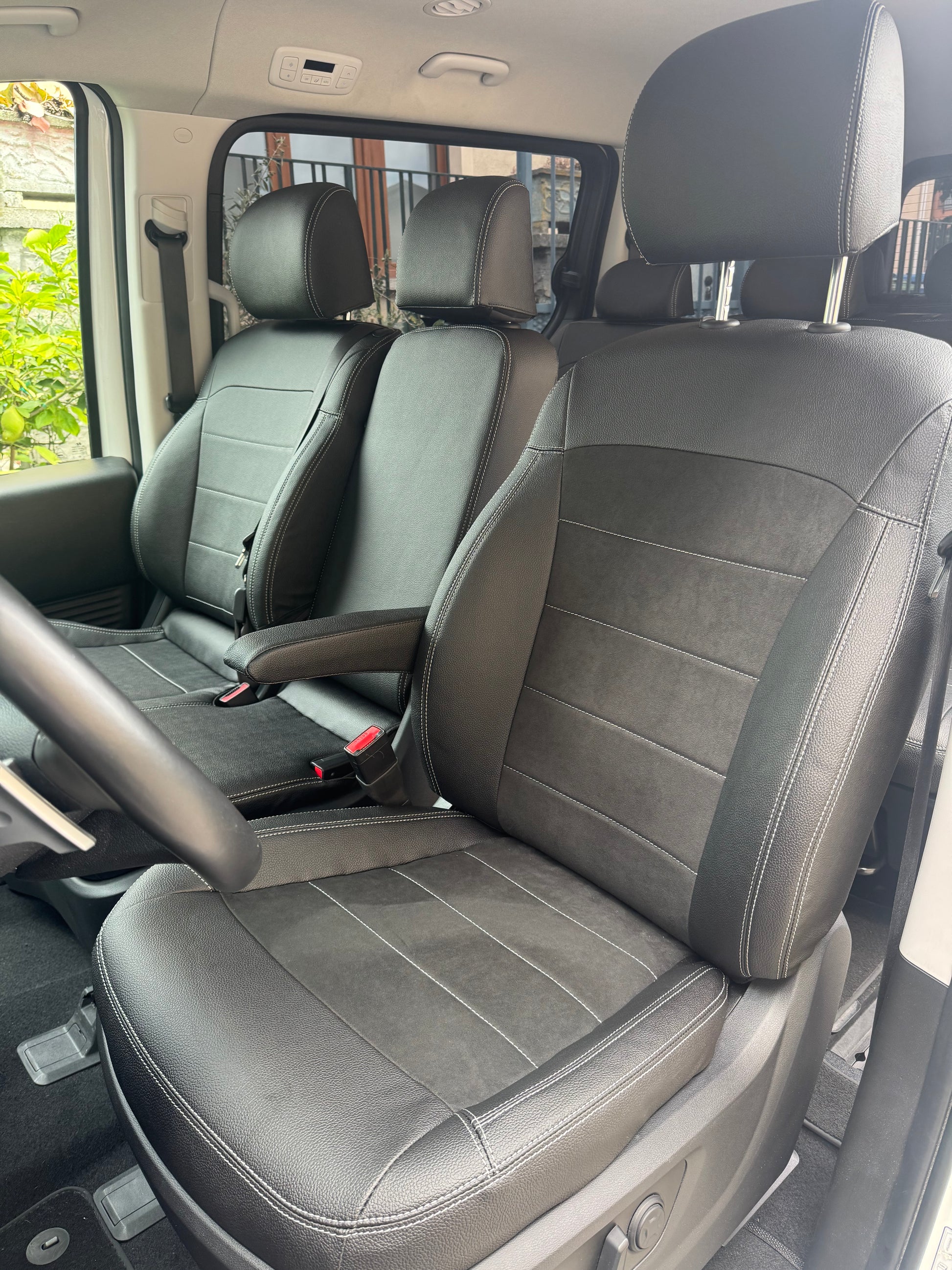 Coprisedili su misura per Hyundai Staria 9 posti serie Dynamic - vista frontale