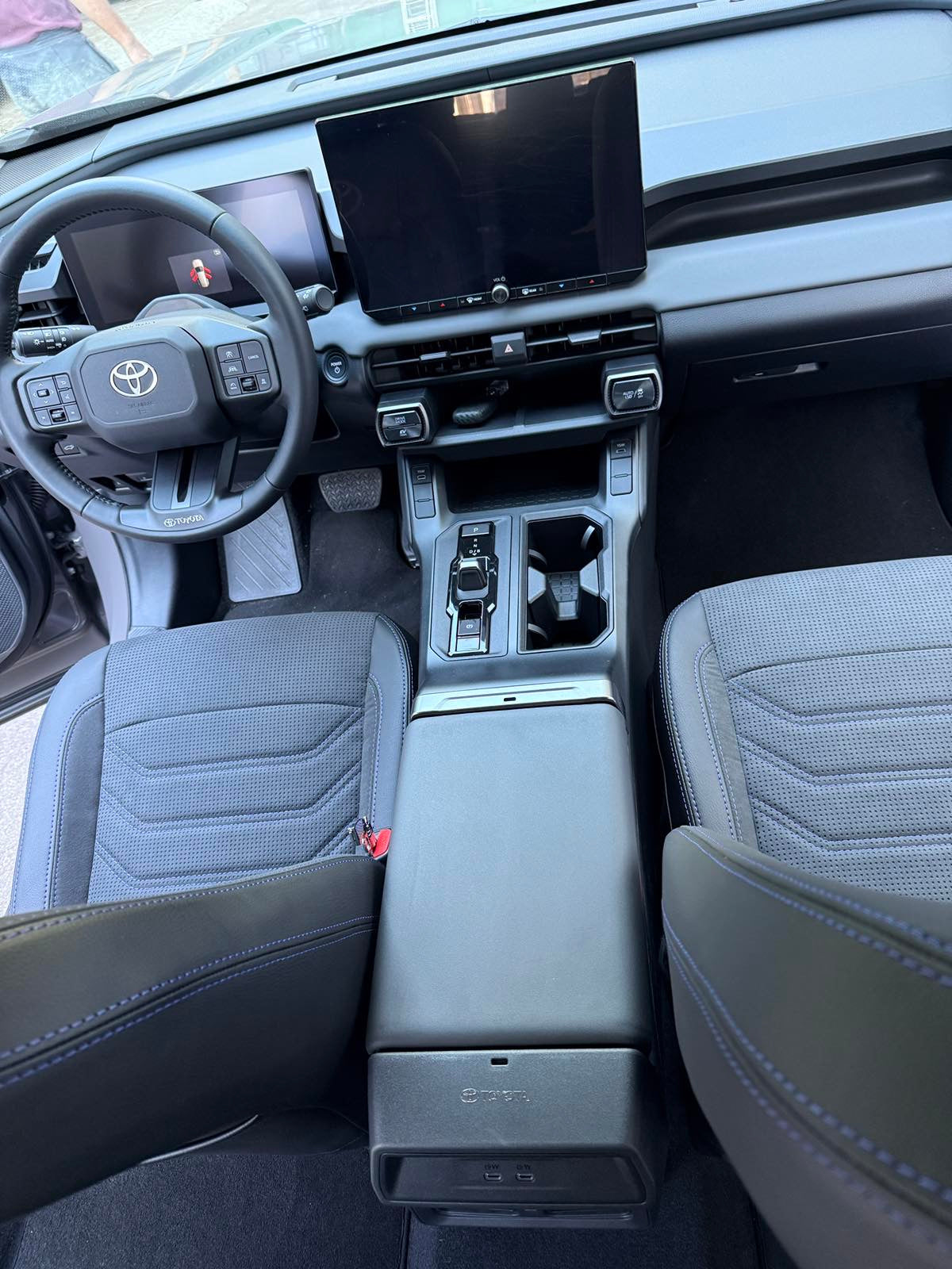 Set coprisedili su misura per Toyota RAV4 6 (XA60) (2025-oggi), Leather Style