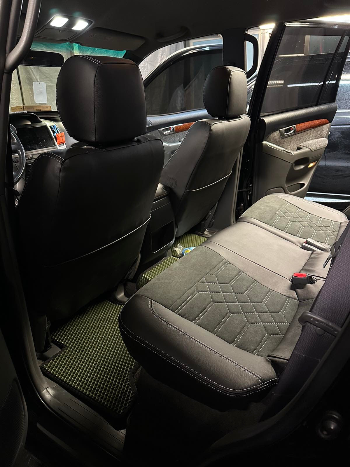 Coprisedili su misura Leather Style per Toyota Land Cruiser Prado 120 2002-2009 - ecopelle e Alcantara