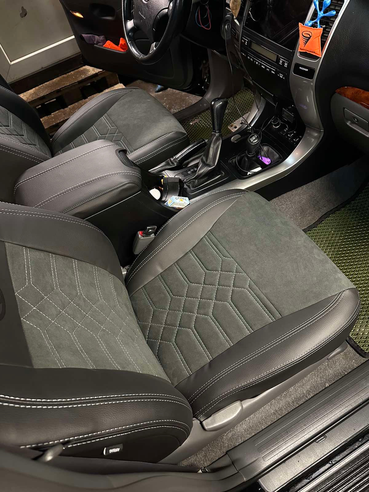 Coprisedili su misura Leather Style per Toyota Land Cruiser Prado 120 2002-2009 - ecopelle e Alcantara