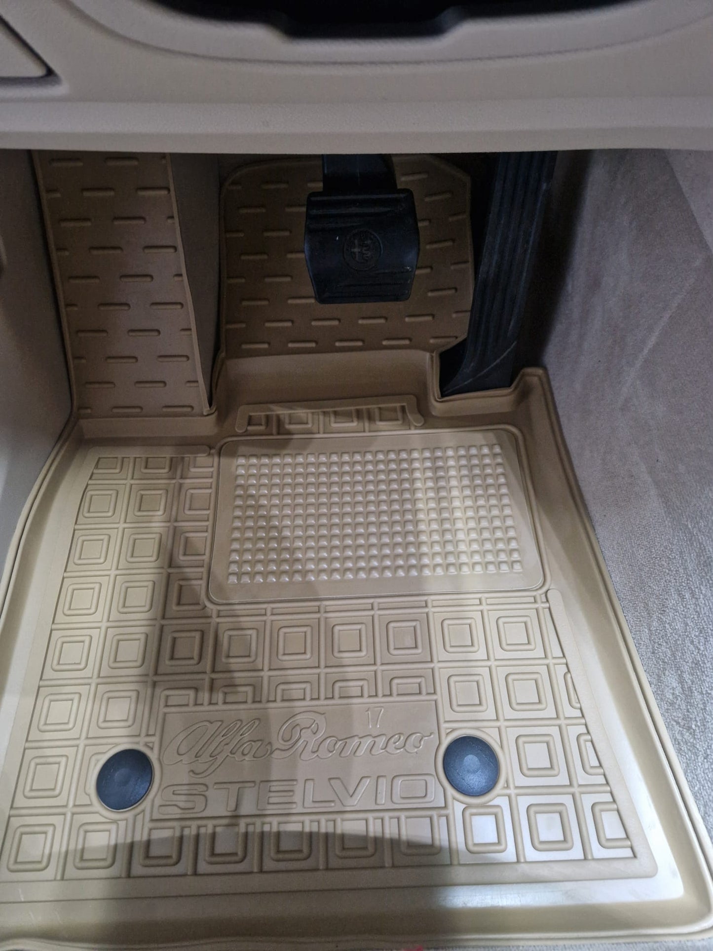 Set tappetini di gomma su musira per Alfa Romeo Stelvio (2017-oggi)